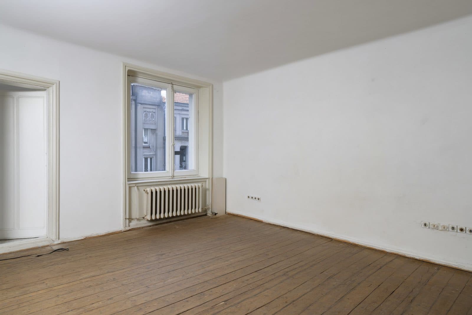Leeres Wohnzimmer vor dem Home Staging